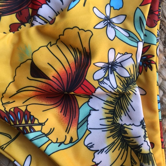 Super cute floral yellow bandeau bikini - Picture 3 of 8
